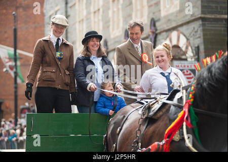 Hengste und preisgekrönte Besitzer laden Strickjacke High Street an dieser Jahre Parade der Hengste Event im Strickjacke von wales Stockfoto