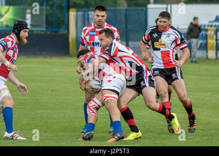 ZAGREB, Kroatien - 29. April 2017: Rugby Europapokal der Nationen Kroatien vs. Malta. Spieler bekämpfen gegenseitig Stockfoto