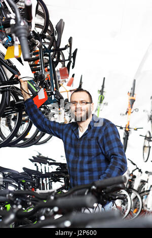 Fahrradgeschäft. Fahrradgeschäft Fahrrad Salon. Fahrrad-Verkäufer in einer Fahrrad-Lounge. Stockfoto