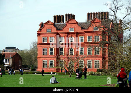 Kew Palace, the Dutch House, auf dem Gelände des Royal Botanical Gardens, Kew, Surrey. Stockfoto