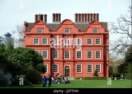 Kew Palace, the Dutch House, auf dem Gelände des Royal Botanical Gardens, Kew, Surrey. Stockfoto