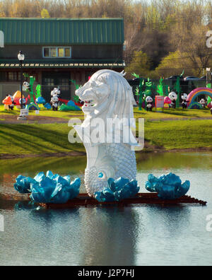 Solvay, New York, USA. 26. April 2017. Die New York State chinesische Laternenfest an der State Fairgrounds in Solvay, New York. Beleuchtete LED-displays Stockfoto