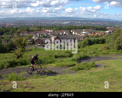 Catkin Braes Country Park und Mountain-Bike-Zentrum mit Panorama Castlemilk und Glasgow Stockfoto