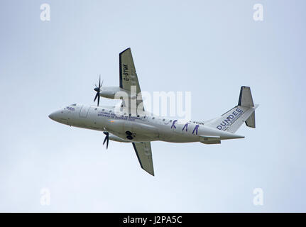 Eine Dornier 328-100 Turboprop 33 Sitz Passagierflugzeug Inverness Dalcross Flughafen in den schottischen Highlands. Stockfoto