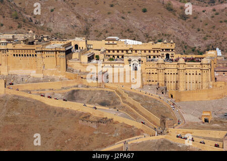 Amber Fort in Jaipur in Rajasthan, Indien. Große historische Gebäude mit vielen Palästen. Ehemalige Heimat der Maharadscha von Jaipur. Stockfoto