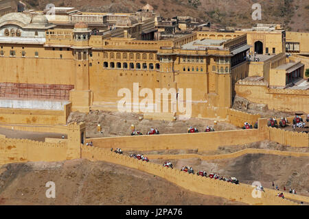 Amber Fort in Jaipur in Rajasthan, Indien. Große historische Gebäude mit vielen Palästen. Ehemalige Heimat der Maharadscha von Jaipur. Stockfoto