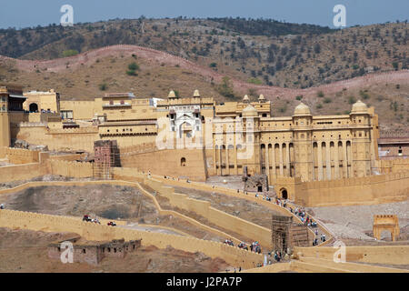 Amber Fort in Jaipur in Rajasthan, Indien. Große historische Gebäude mit vielen Palästen. Ehemalige Heimat der Maharadscha von Jaipur. Stockfoto