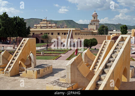 Jantar Mantar. Observatorium erbaut Anfang des 18. Jahrhunderts astronomische Messungen durchzuführen. Jaipur, Rajasthan, Indien Stockfoto