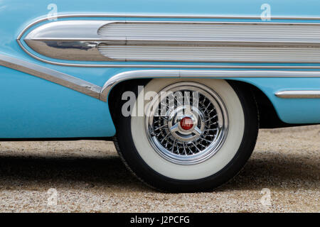 NORDLINGEN - 29. APRIL 2017: Buick Oldtimer Special beim MotoTechnika Oldtimer-Treffen am 29. April 2017 in Nordlingen. Schließen- Stockfoto