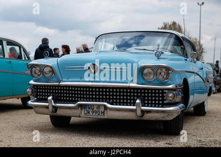 NORDLINGEN, Deutschland - 29. April 2017: Spezielle Buick Oldtimer Auto auf dem MotoTechnika-Oldtimer-treffen am 29. April 2017 in Nordlingen, Deutschland. Vorne Stockfoto