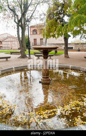 Fuente De La Plaza De La Merced de Segovia. Kastilien-León, España. Stockfoto