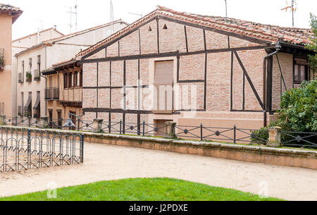 Casa de Arquitectura popular de la Plaza De La Merced de Segovia. Kastilien-León, España. Stockfoto