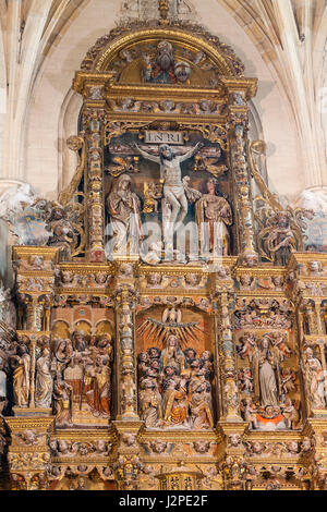 Retablo Policromado Que Narra la Vida De La Virgen y Altar De La Iglesia de El Monasterio de Santa María de El Parral (Jerónimos). Segovia, Castilla Le Stockfoto