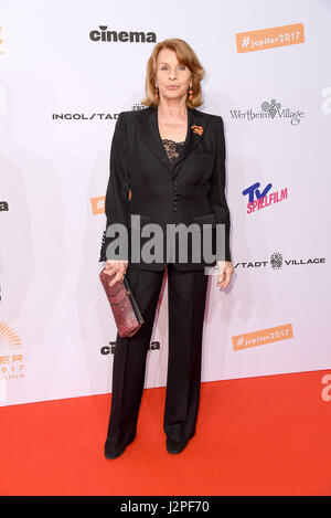 Jupiter Award 2017 im Cafe Moskau - Ankünfte mit: Senta Berger wo: Berlin, Deutschland bei: 29. März 2017 Stockfoto