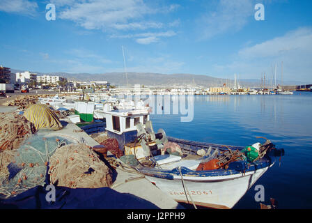 Angelboot/Fischerboot im Hafen. Roquetas de Mar, Provinz Almeria, Andalusien, Spanien. Stockfoto