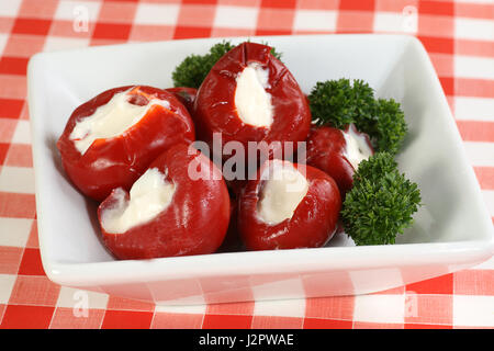 Sweet Cherry Paprika gefüllt mit Ricotta-Käse Stockfoto