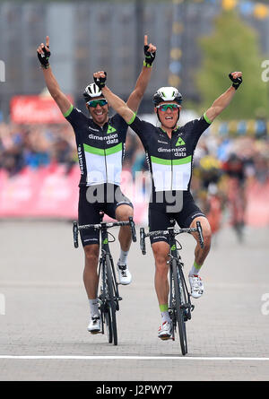 Team Dimension Data Serge Pauwels (rechts) gewinnt drei Etappe der Tour de Yorkshire. Stockfoto