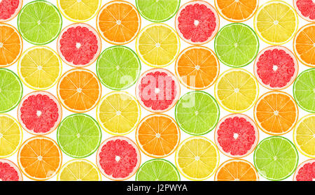Zitrusfrüchte-Muster. Nahtlose Hintergrund mit Scheiben von Orange, Zitrone, Grapefruit und Limette Obst isoliert auf weißem Hintergrund mit Beschneidungspfad Stockfoto