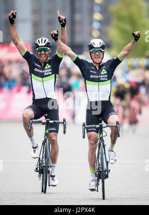 Team Dimension Data Serge Pauwels (rechts) gewinnt drei Etappe der Tour de Yorkshire. PRESSEVERBAND Foto. Bild Datum: Sonntag, 30. April 2017. Vgl. PA Geschichte CYCLING Tour. Bildnachweis sollte lauten: Danny Lawson/PA Wire Stockfoto