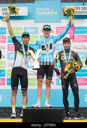 Team Dimension Data Serge Pauwels feiern nach dem Gewinn der Tour de Yorkshire mit Omar Fraile und Hivert Jonathan. Stockfoto