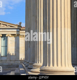 Klassischen Marmor Säulen an der Fassade eines Gebäudes Stockfoto