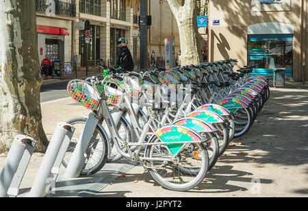 Avignon, Frankreich, 9. September 2016: kurzfristige Fahrradverleih in der alten Stadt von Avignon Stockfoto