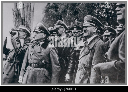 1940er Jahren des 2. Weltkrieges deutsche Nazi-Propaganda-Foto einen glücklich Führer Adolf Hitler in Uniform mit seinen Generälen auf "The West Wall" auch genannt "Seigfried Line" durch die Alliierten. Bild aufgenommen von The Führers Leibfotograf Hoffman Stockfoto