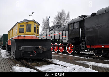 Eisenbahnverkehr. Alte Eisenbahn-Unternehmen-Schneefräse. Stockfoto