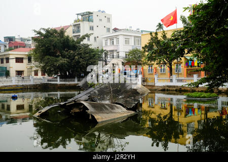 Abgestürzten b-52 in Huu Tiep See, Hanoi, Vietnam Stockfoto