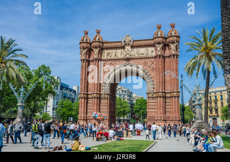 Der Arc de Triomf vom Passeig de Lluís Companys in Barcelona, Spanien gesehen. Stockfoto