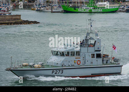 HMS Verfolger (P273) in Portsmouth, Großbritannien am 24. April 2017. Stockfoto