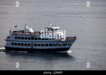 Fähre Segeln in Elliot Bay, Seattle, Washington. Stockfoto