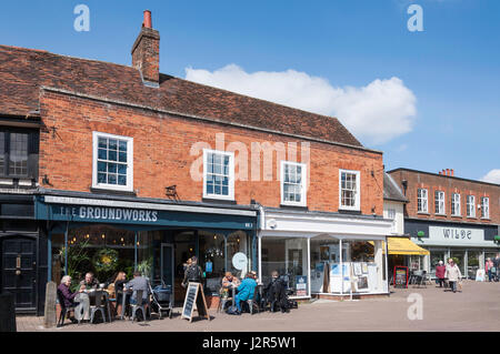 Die Simplifizierung Cafe, Kirchhof, Hitchin, Hertfordshire, England, Vereinigtes Königreich Stockfoto