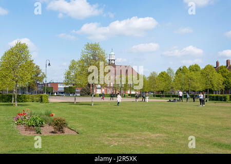 Letchworth Rathaus von Broadway Gärten, Letchworth Garden City, Hertfordshire, England, Vereinigtes Königreich Stockfoto