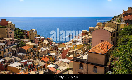 Riomaggiore Überblick Stockfoto