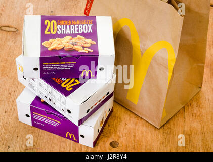 McDonald's Chicken McNuggets, McDonald-Box ist ein Fast-Food-Restaurant-Kette wurde 1940 gegründet. Stockfoto