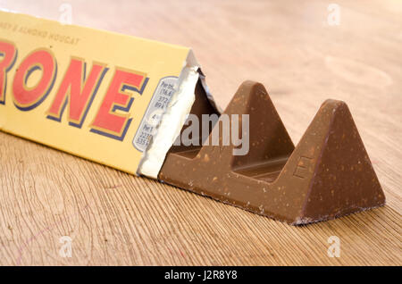 Toblerone-Schokolade, Toblerone in der Schweiz um 1908 entstanden und von Theodor Tobler erstellt. Stockfoto