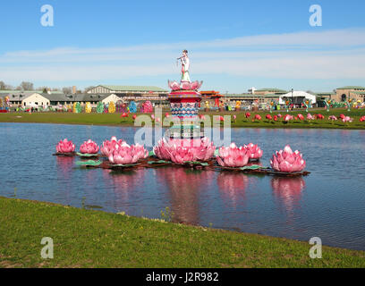 Solvay, New York, USA. 26. April 2017. Die New York State chinesische Laternenfest an der State Fairgrounds in Solvay, New York. Beleuchtete LED-displays Stockfoto