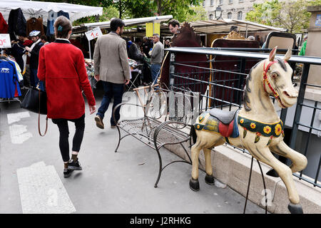 Secondhand Handel in der Avenue de Trudaine, Paris 9., Frankreich Stockfoto