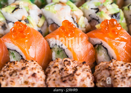Sushi rollen bis schließen Stockfoto