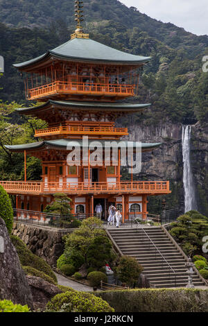 Seiganto-Ji-Tempel und Nachi fällt - Seiganto-Ji oder Tempel der blauen Wellen ist als UNESCO Weltkulturerbe unter anderem als aufgeführt Stockfoto