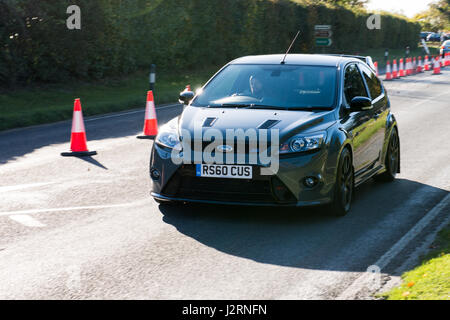 Goodwood Motor Circuit, Chichester, West Sussex, Großbritannien. 6. November 2016. Grau-Ford Focus RS Fahrzeug in Goodwood Motor Circuit zum Goodwood "Hot Hatch" (Fließheck) Breakfast Club Car Treffen Event an einem kalten, frischen, sonnigen Wintermorgen. © Will Bailey / Alamy Stockfoto