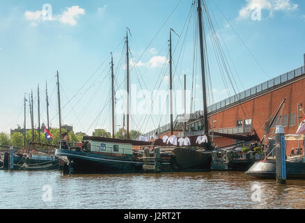 Amsterdam, Niederlande - 9. September 2015: Schiffe im Hafen Museum in Amsterdam zeigt historischen Geschäfts-Schiffe vorhanden Stockfoto