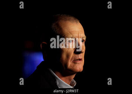 Steve Davis tagsüber sechzehn der Betfred Snooker-WM am Crucible Theatre in Sheffield. Stockfoto