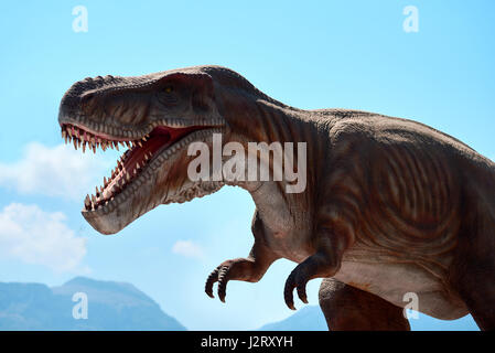 Algar, Spanien - 8. April 2017: Realistisches Modell eines Tyrannosaurus Rex in den Dino-Park-Algar. Es ist eine einzigartige Unterhaltung und Bildung Park. Spanien Stockfoto