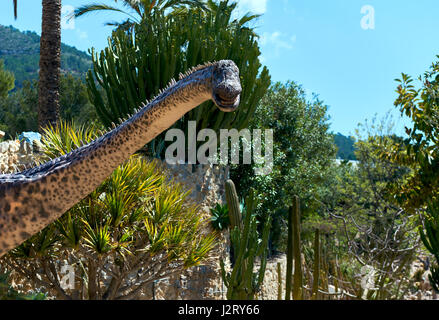 Algar, Spanien - 8. April 2017: Realistisches Modell eines Dinosauriers Amphicoelias im Dino Park von Algar. Es ist eine einzigartige Unterhaltung und Bildung Park. Stockfoto