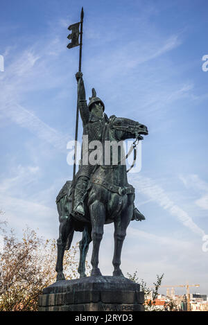 Reiterstatue von Vímara Peres vor Porto Kathedrale genannt Se Kathedrale in der Stadt Porto, Portugal Stockfoto