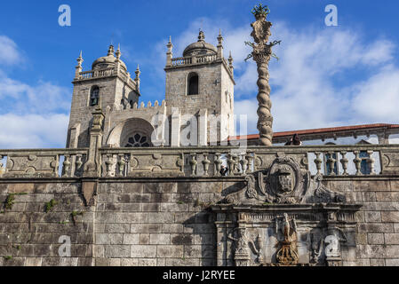 Pelikan Brunnen (Chafariz Do Pelicano) vor Se Kathedrale in Porto Stadt auf der iberischen Halbinsel, zweite größte Stadt in Portugal Stockfoto