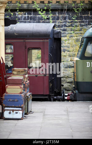 Eine Klasse 47 Lokomotiven und mk1 Coach bei ELR East Lancashire Railway, eine erhaltene Heritage-Linie in Bury, Greater Manchester Stockfoto