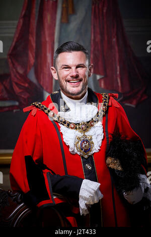 Offizielles Porträt von Carl Austin-Behan Lord Mayor von Manchester, England. Stockfoto